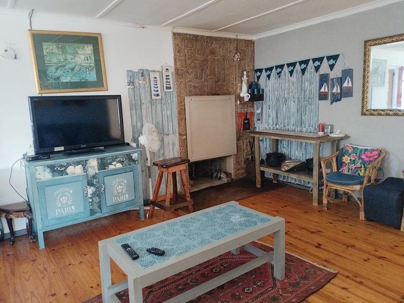 Charming Double-Storey Home with Spacious Flat in Established Kleinbaai - Photo 9