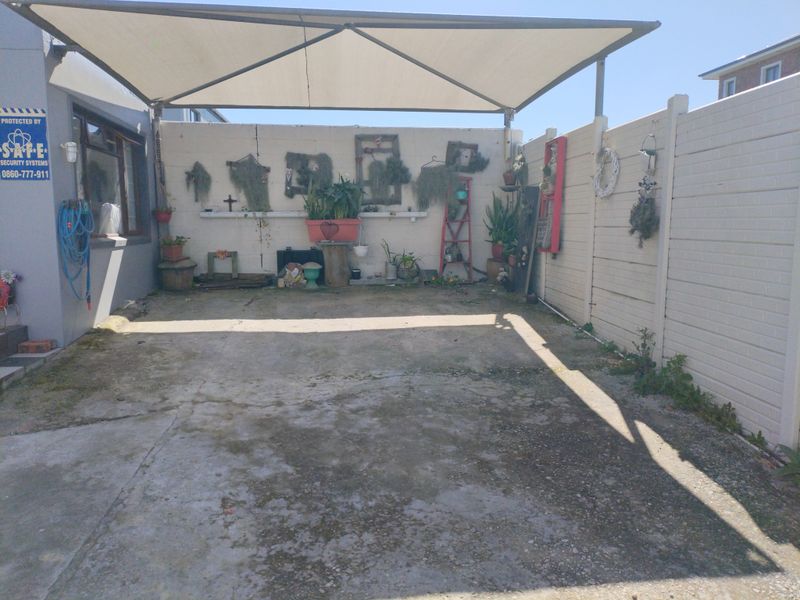 Charming Double-Storey Home with Spacious Flat in Established Kleinbaai - Photo 4