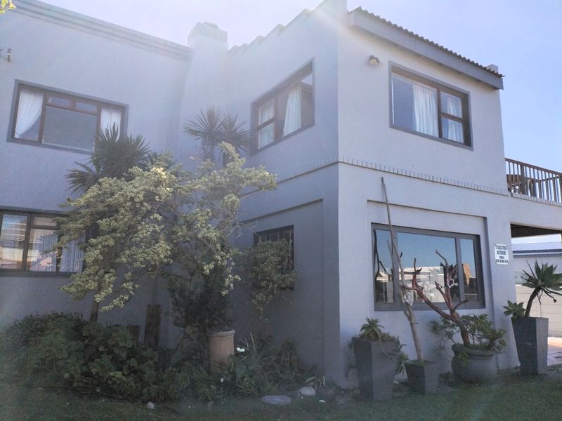Charming Double-Storey Home with Spacious Flat in Established Kleinbaai - Photo 3