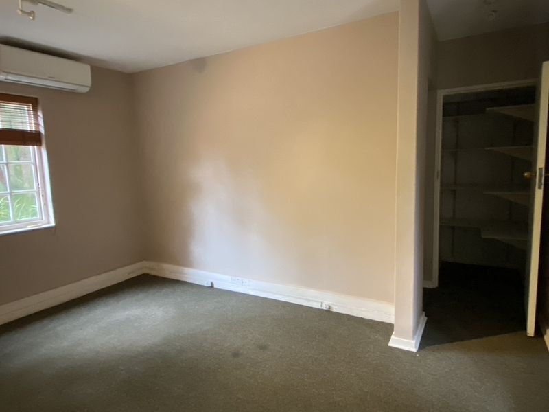 Unique conveniently located offices to rent in Parktown, Johanesburg - Photo 10