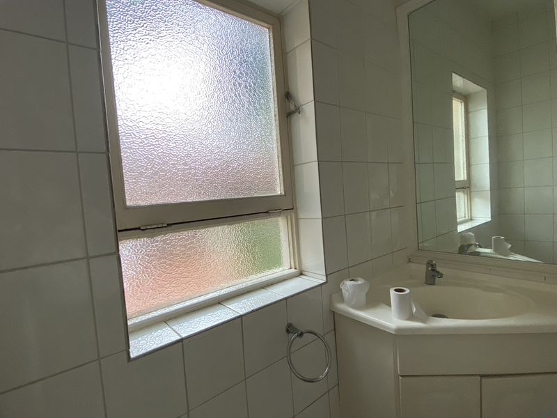 Unique conveniently located offices to rent in Parktown, Johanesburg - Photo 8