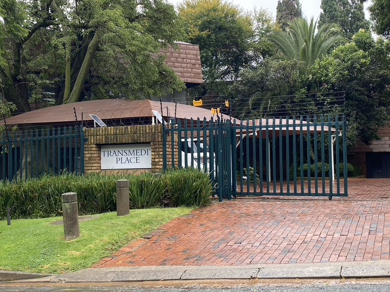 Unique conveniently located offices to rent in Parktown, Johanesburg - Photo 4