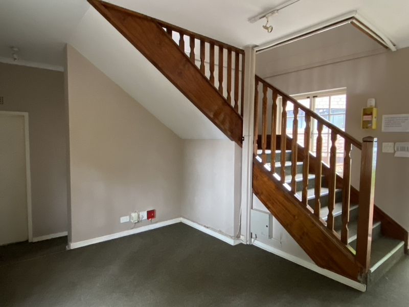 Unique conveniently located offices to rent in Parktown, Johanesburg - Photo 6