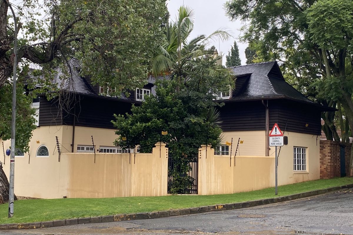 Unique conveniently located offices to rent in Parktown, Johanesburg - Photo 2