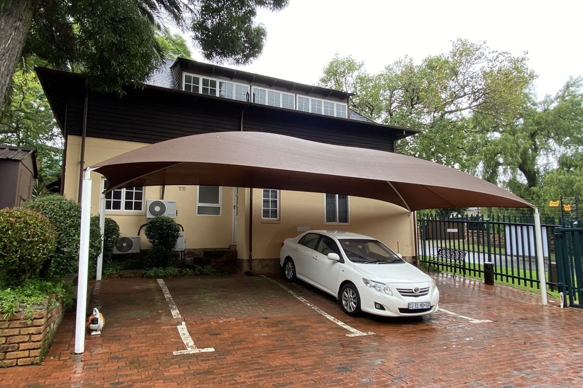 Unique conveniently located offices to rent in Parktown, Johanesburg - Photo 3