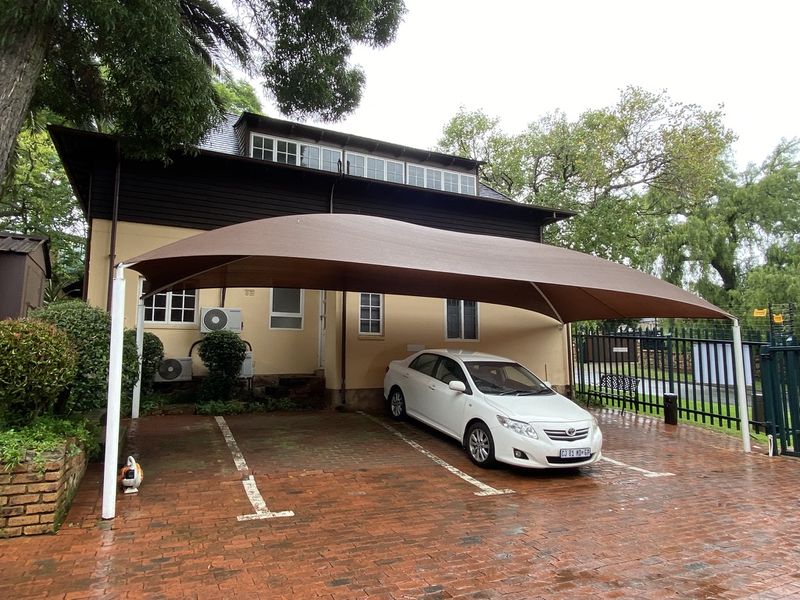 Unique conveniently located offices to rent in Parktown, Johanesburg - Photo 3