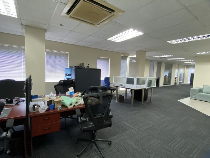 Beautifully appointed air-conditioned offices to rent in Houghton Estate - Photo 9