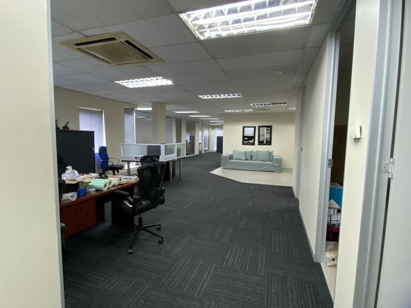 Beautifully appointed air-conditioned offices to rent in Houghton Estate - Photo 8