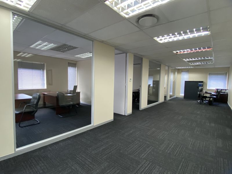 Beautifully appointed air-conditioned offices to rent in Houghton Estate - Photo 10