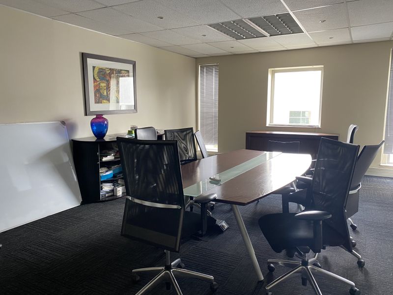 Beautifully appointed air-conditioned offices to rent in Houghton Estate - Photo 7