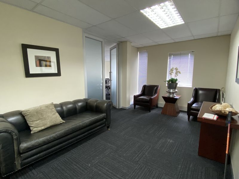 Beautifully appointed air-conditioned offices to rent in Houghton Estate - Photo 6