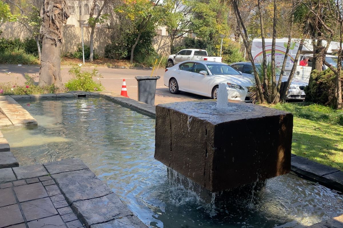 Beautifully appointed air-conditioned offices to rent in Houghton Estate - Photo 3