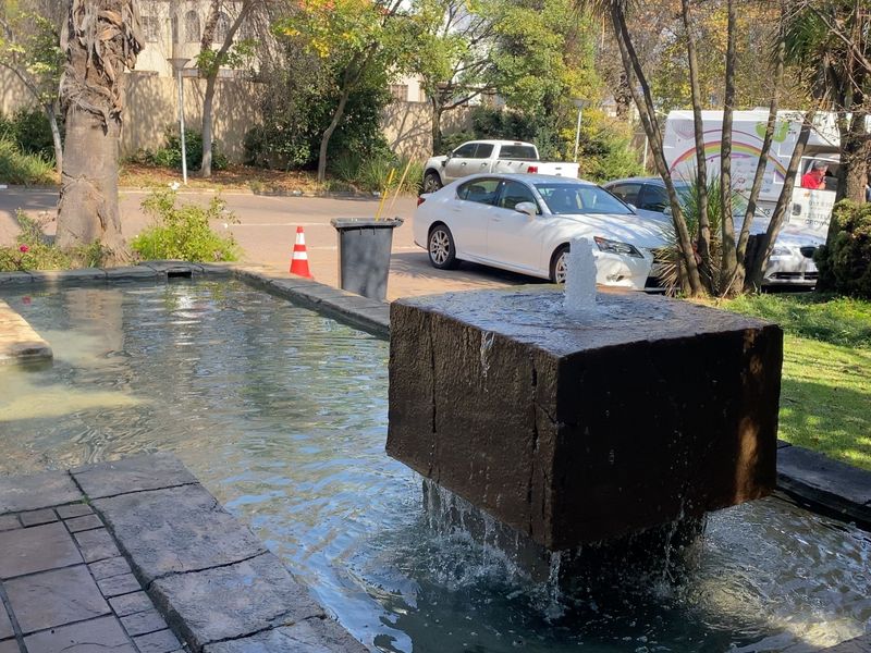 Beautifully appointed air-conditioned offices to rent in Houghton Estate - Photo 3