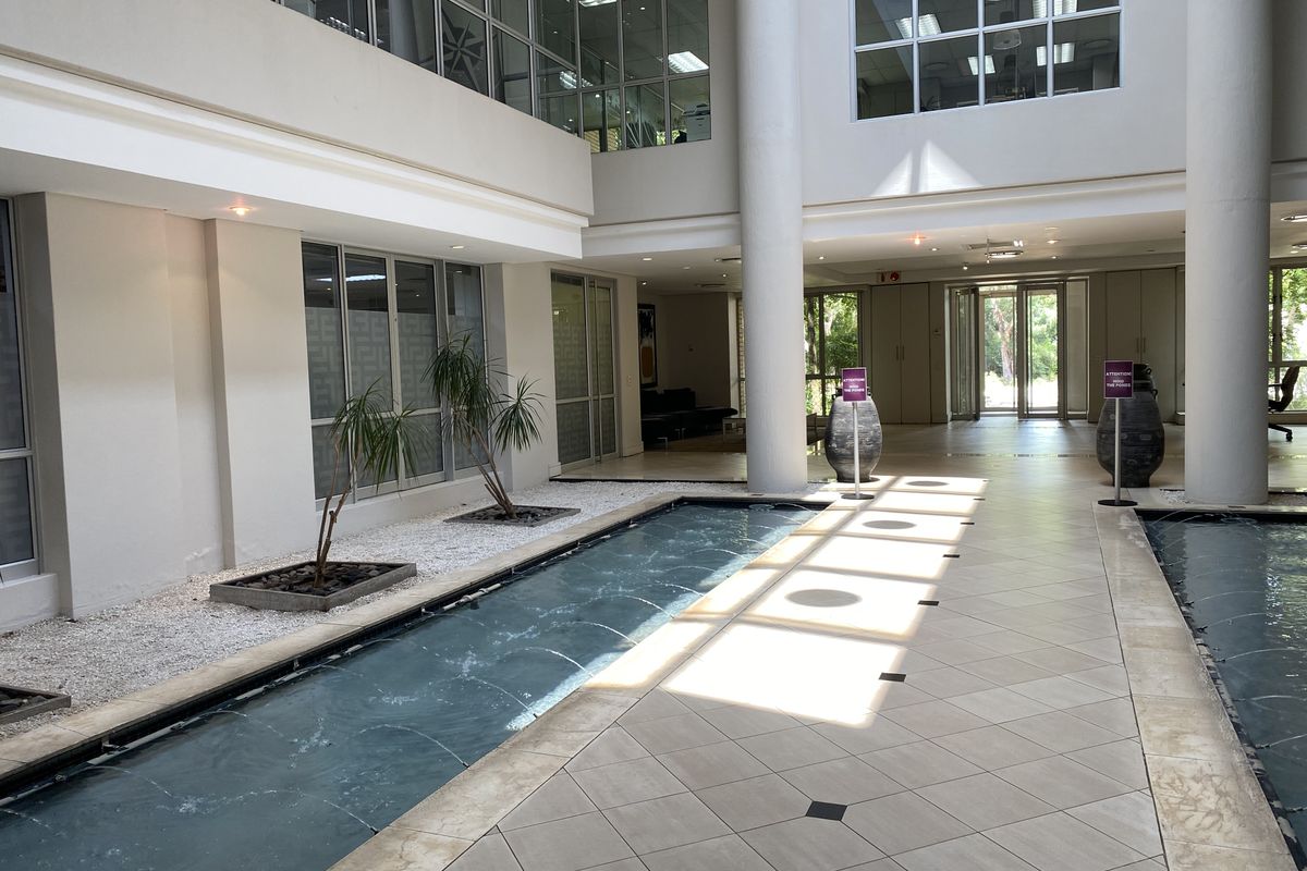 Beautifully appointed air-conditioned offices to rent in Houghton Estate - Photo 4