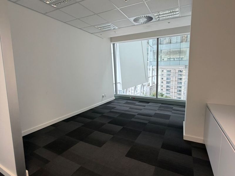 Prestigious 16-Storey Office Tower on Grayston Drive - Photo 5