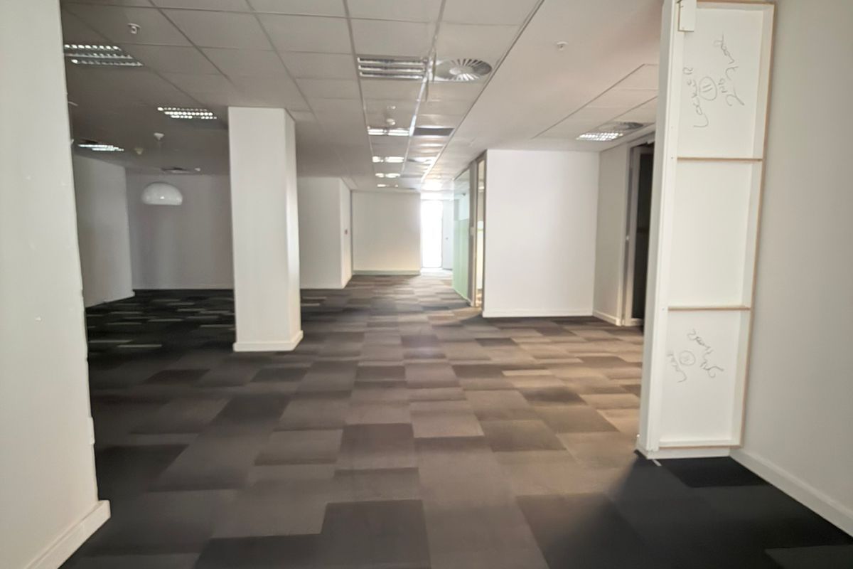 Prestigious 16-Storey Office Tower on Grayston Drive - Photo 3