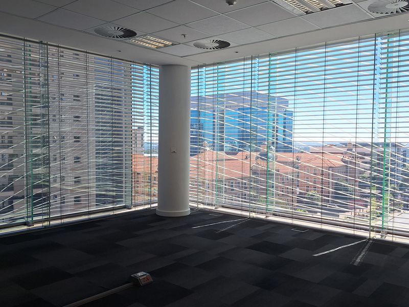1,742sqm FULLY FITTED, P- GRADE OFFICE TO LET –| SANDTON CBD - Photo 5