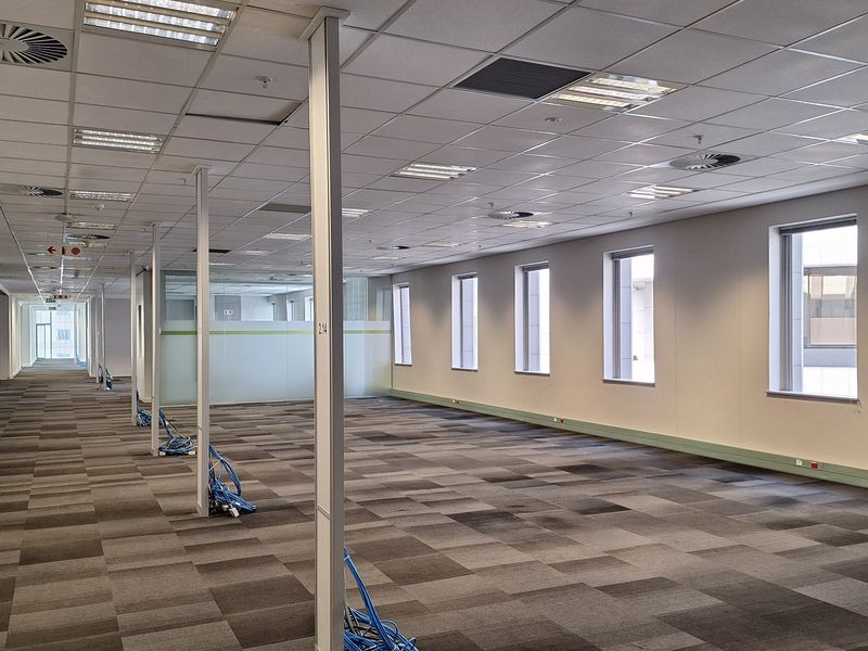 1,742sqm FULLY FITTED, P- GRADE OFFICE TO LET –| SANDTON CBD - Photo 8