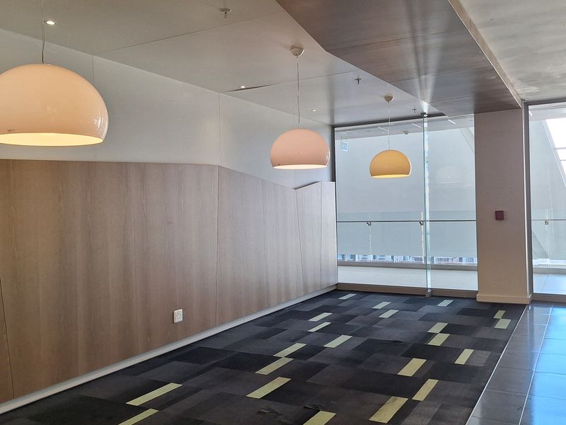 1,742sqm FULLY FITTED, P- GRADE OFFICE TO LET –| SANDTON CBD - Photo 10