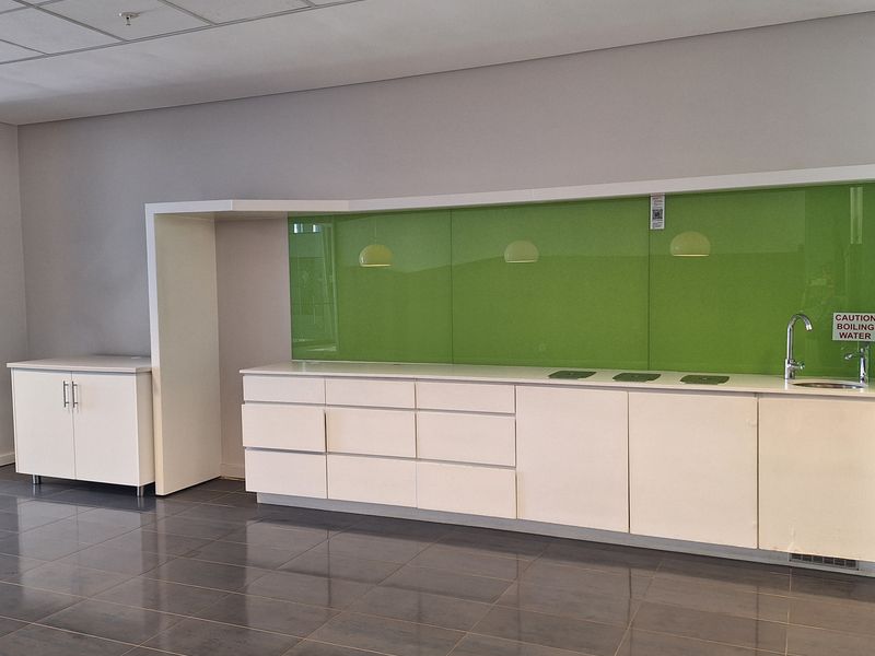 1,742sqm FULLY FITTED, P- GRADE OFFICE TO LET –| SANDTON CBD - Photo 9