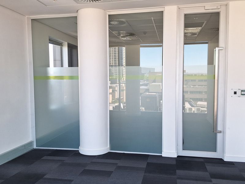 1,742sqm FULLY FITTED, P- GRADE OFFICE TO LET –| SANDTON CBD - Photo 3