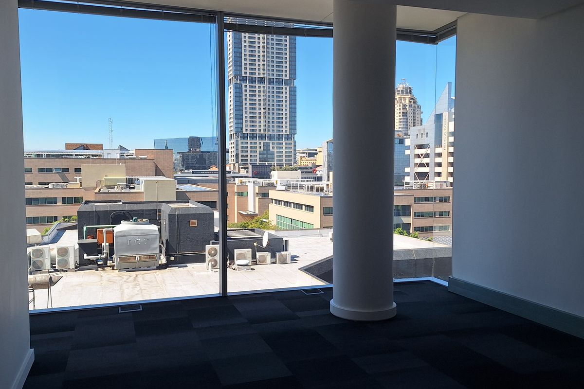 1,742sqm FULLY FITTED, P- GRADE OFFICE TO LET –| SANDTON CBD - Photo 2