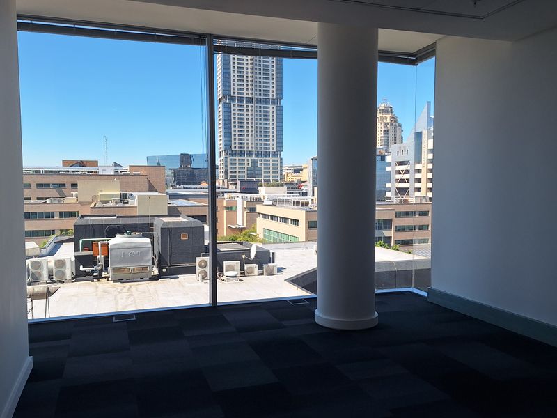 1,742sqm FULLY FITTED, P- GRADE OFFICE TO LET –| SANDTON CBD - Photo 2