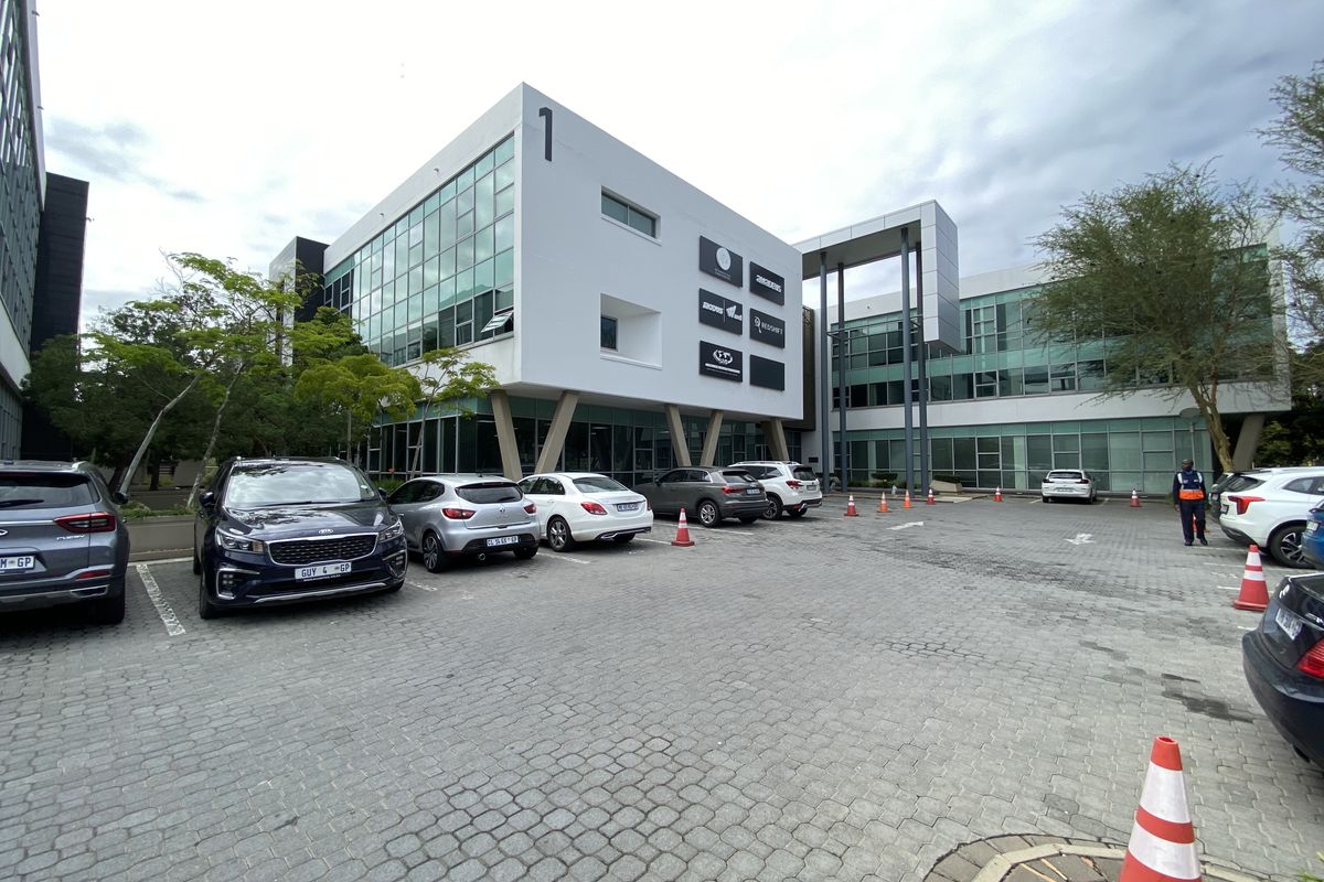 272m2 First Floor Suite to Let in Fourways - Photo 2