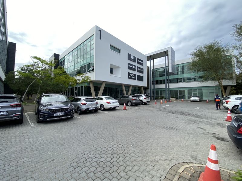 272m2 First Floor Suite to Let in Fourways - Photo 2
