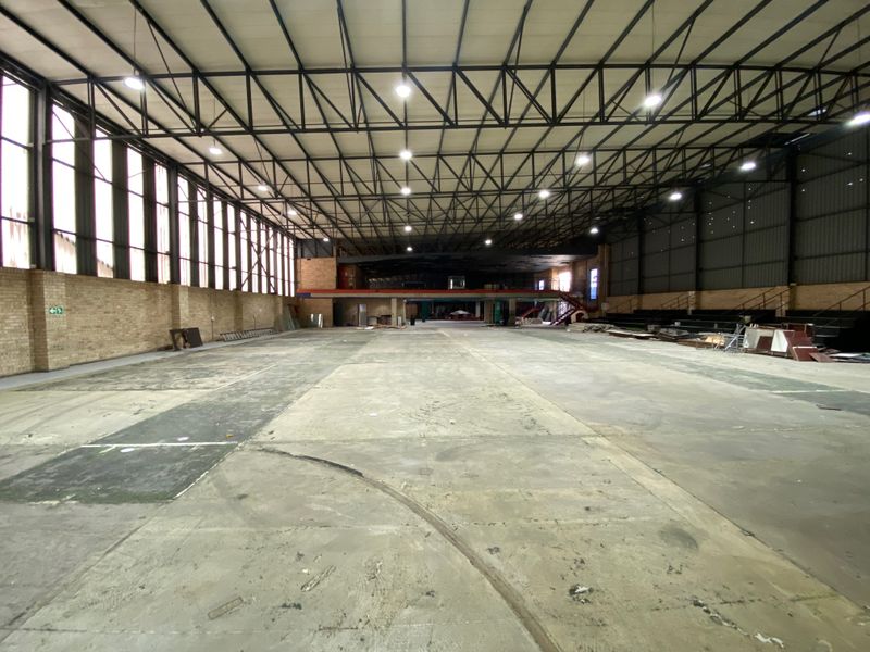 2725m2 Warehouse To Let or For Sale in North Riding - Photo 4