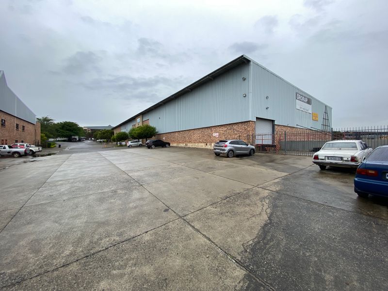 2725m2 Warehouse To Let or For Sale in North Riding - Photo 2