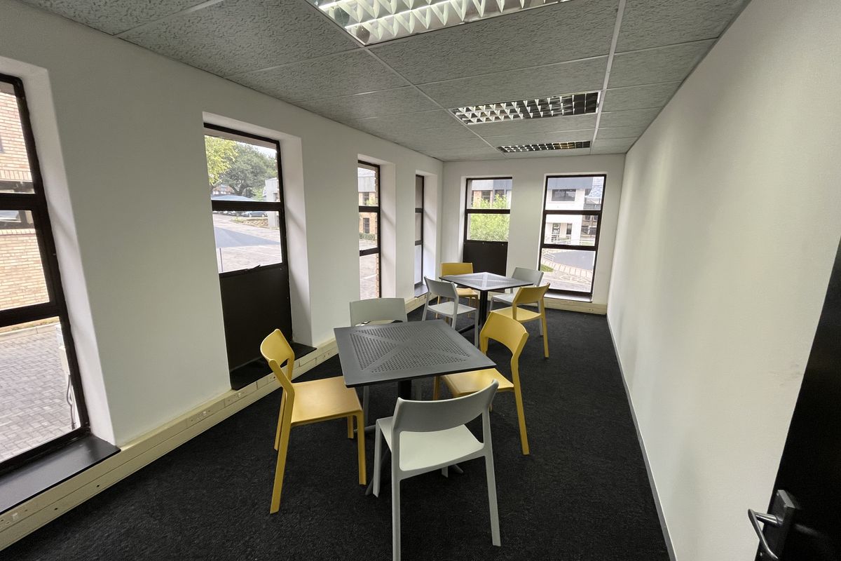 First Floor Unit available - Move in ready - Apply Today - Photo 5