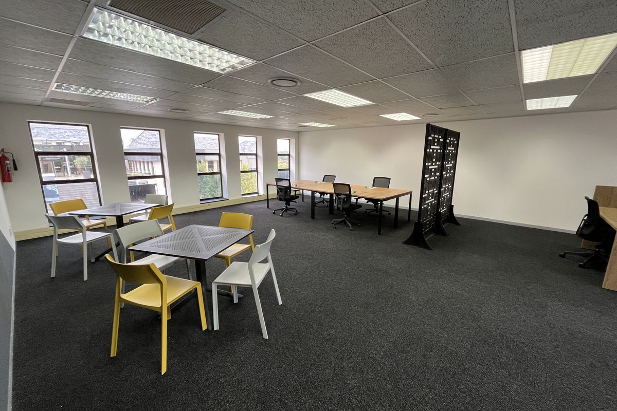 First Floor Unit available - Move in ready - Apply Today - Photo 4