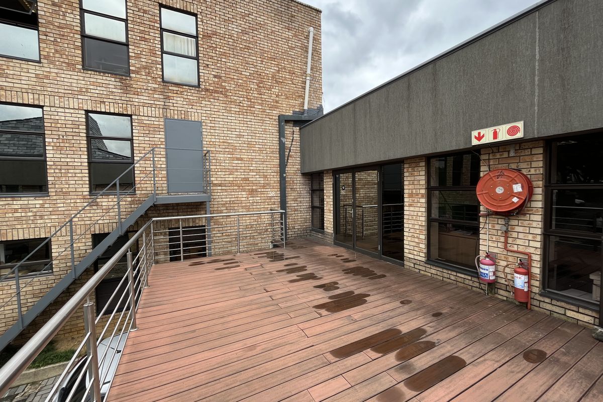 First Floor Unit available - Move in ready - Apply Today - Photo 2