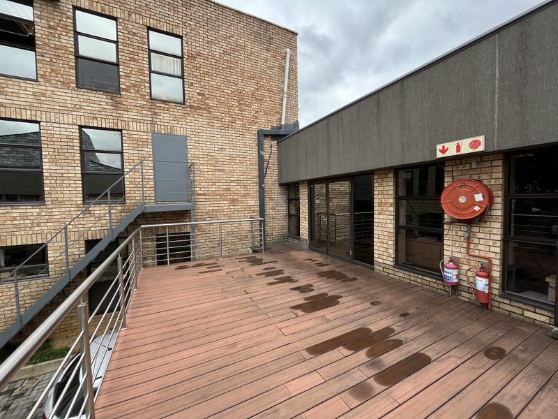 First Floor Unit available - Move in ready - Apply Today - Photo 2