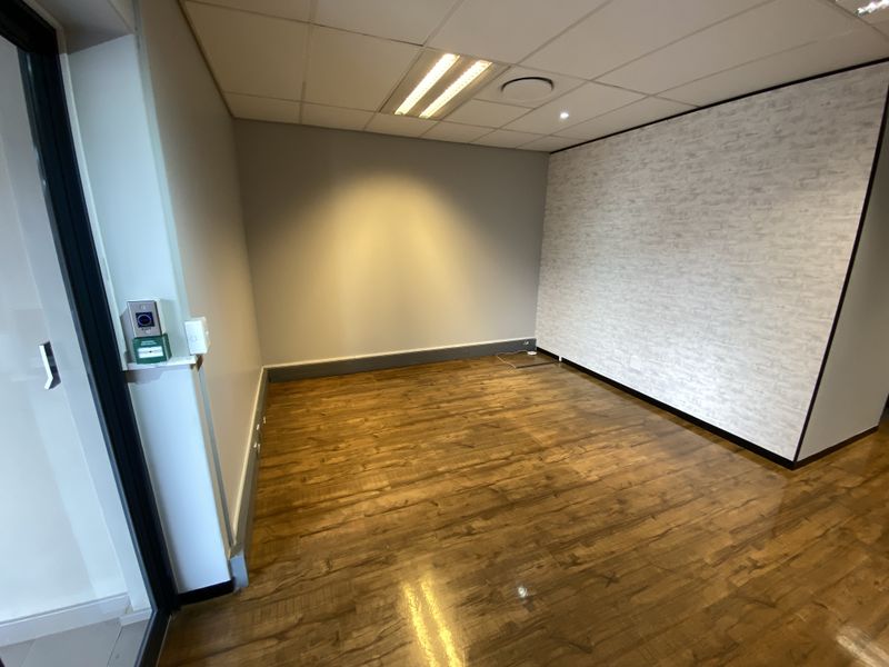 155m2 First Floor Suite to Let in Fourways - Photo 7