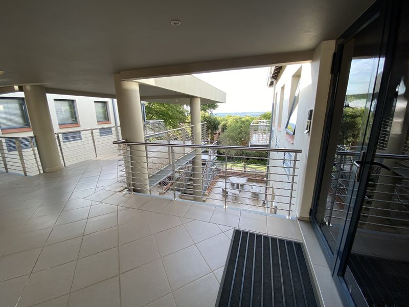 155m2 First Floor Suite to Let in Fourways - Photo 3