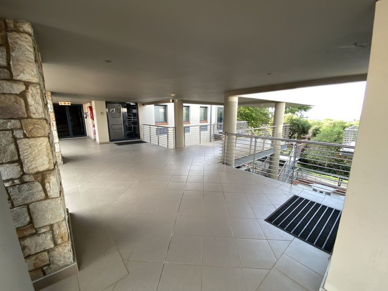 155m2 First Floor Suite to Let in Fourways - Photo 2