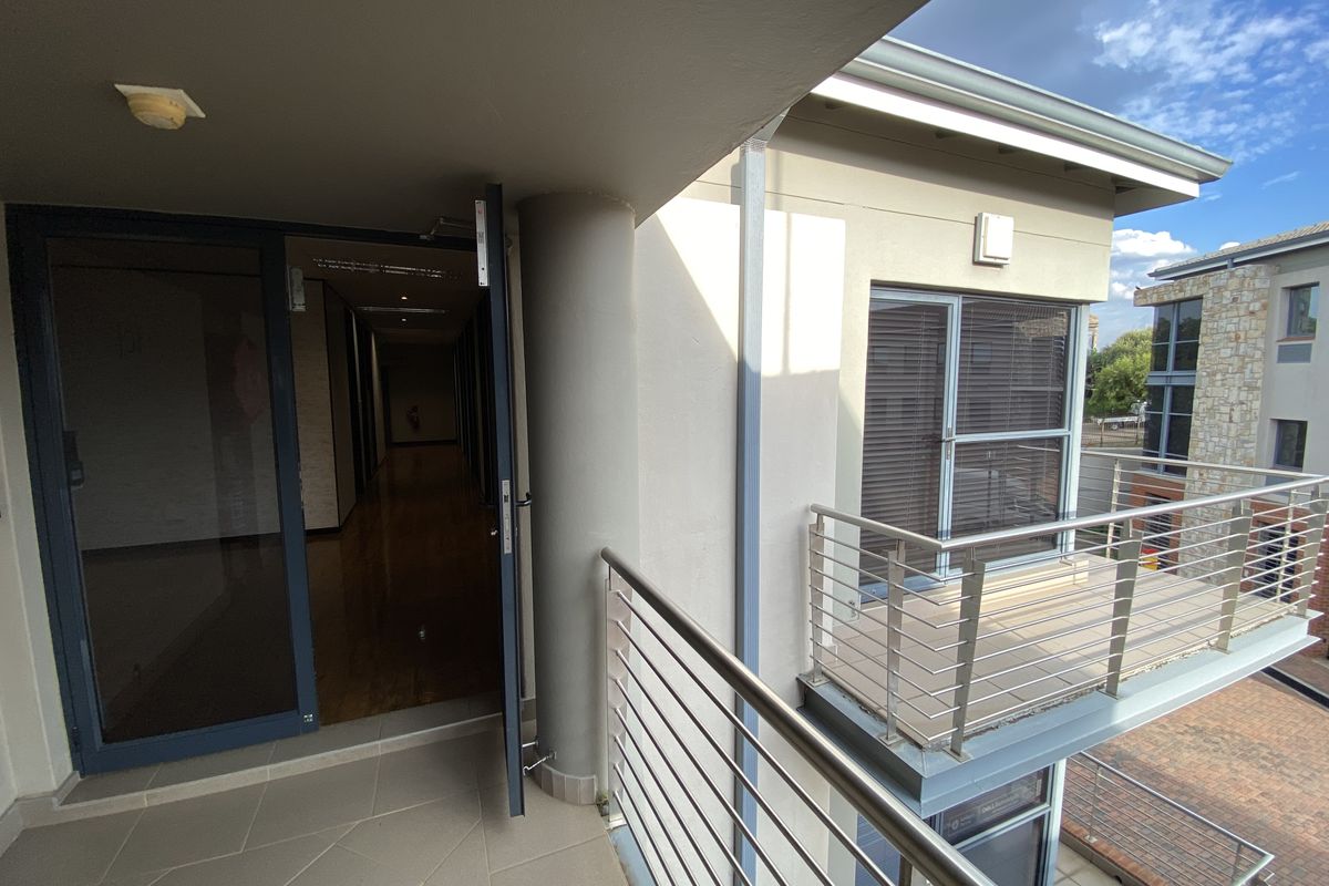 155m2 First Floor Suite to Let in Fourways - Photo 4