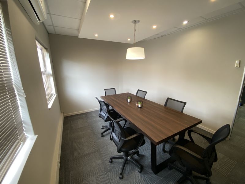 114m2 First Floor Suite to Let in Fourways - Photo 10