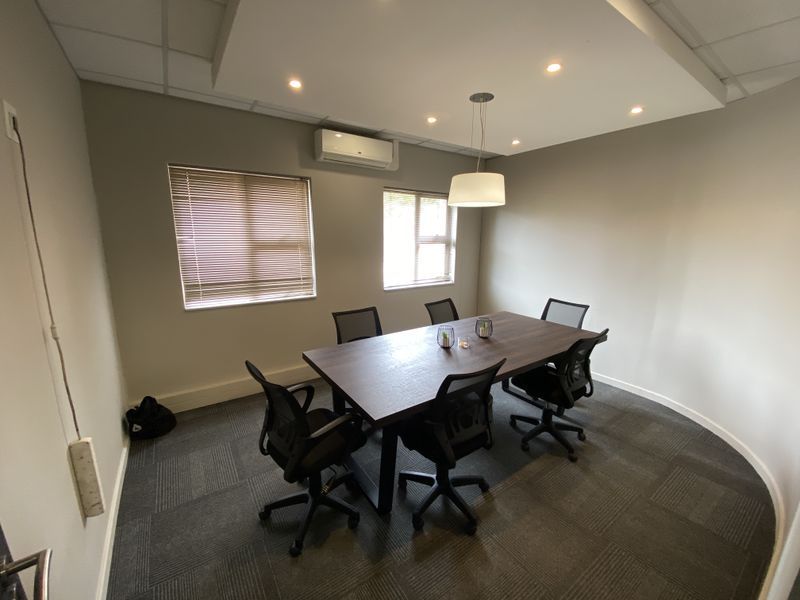 114m2 First Floor Suite to Let in Fourways - Photo 9