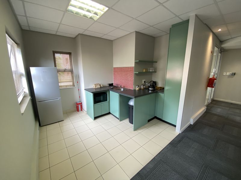 114m2 First Floor Suite to Let in Fourways - Photo 7