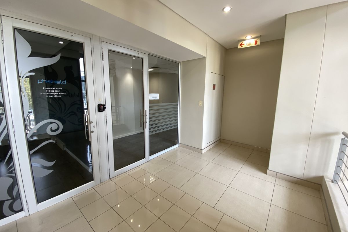 114m2 First Floor Suite to Let in Fourways - Photo 5