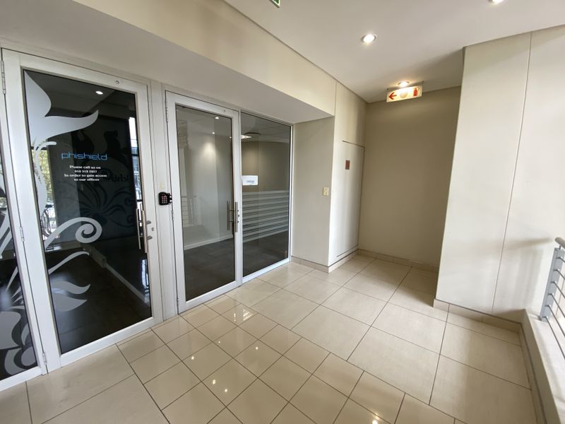 114m2 First Floor Suite to Let in Fourways - Photo 5