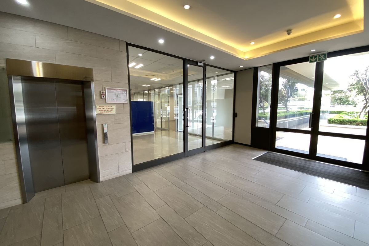 608m2 P-Grade Ground Floor suite to Let in Fourways - Photo 3