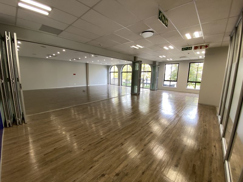 608m2 P-Grade Ground Floor suite to Let in Fourways - Photo 8