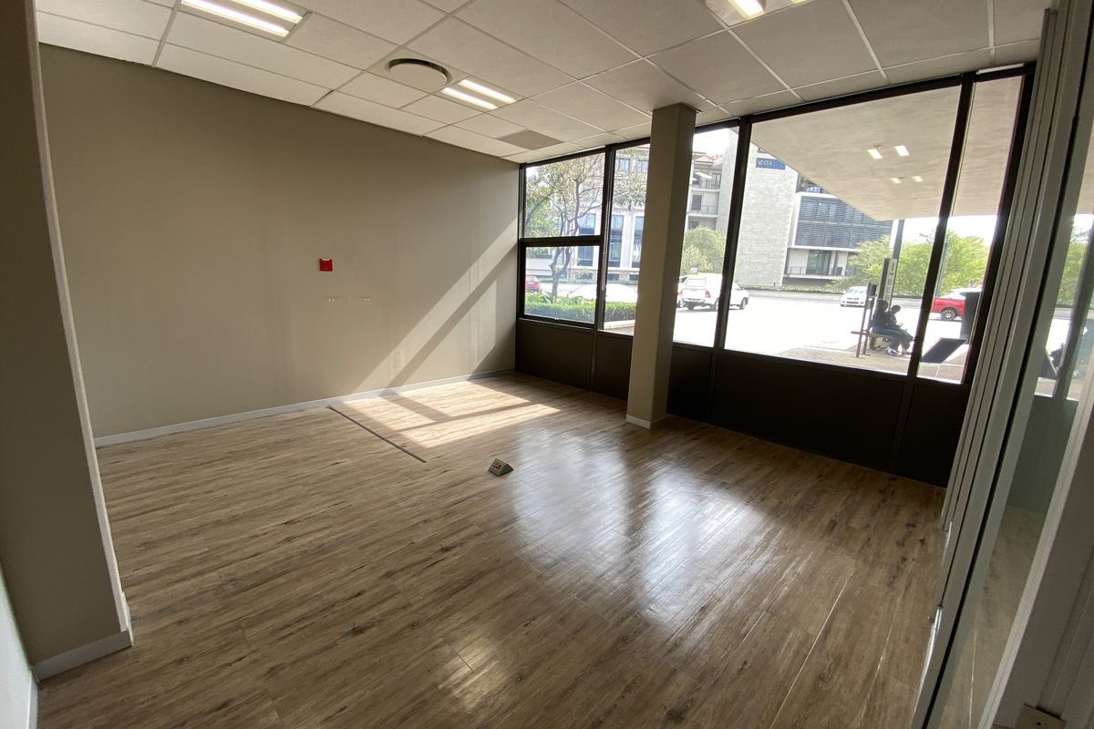 608m2 P-Grade Ground Floor suite to Let in Fourways - Photo 5