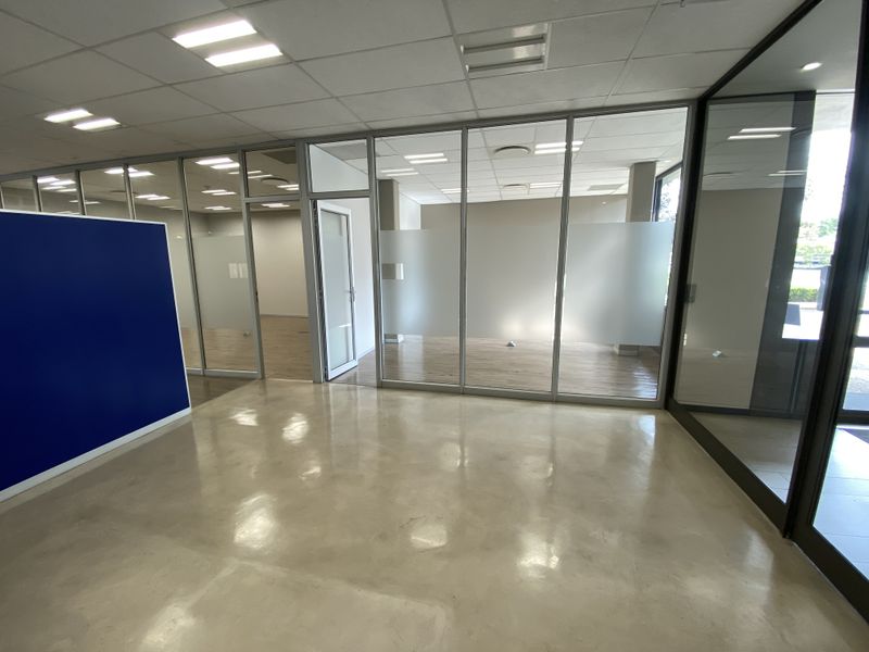 608m2 P-Grade Ground Floor suite to Let in Fourways - Photo 4