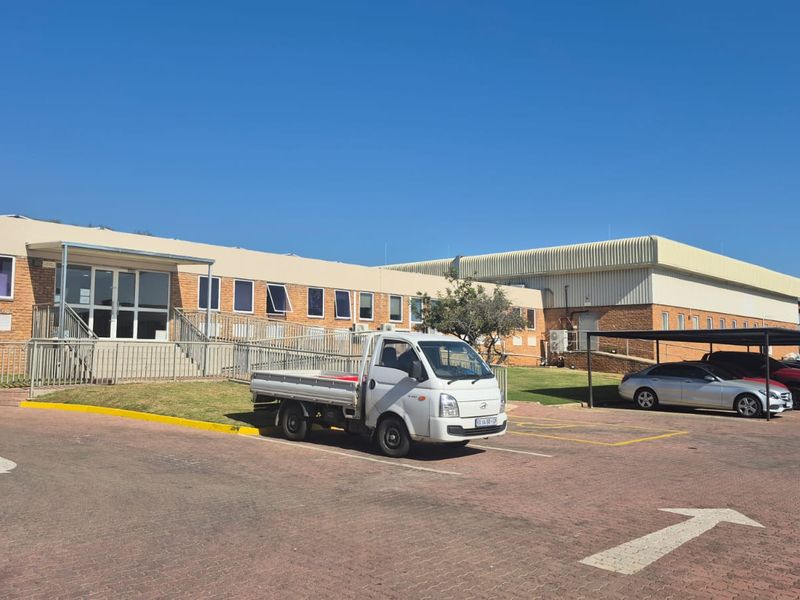 Stand-alone office & lab facility to rent, Midrand - Photo 1