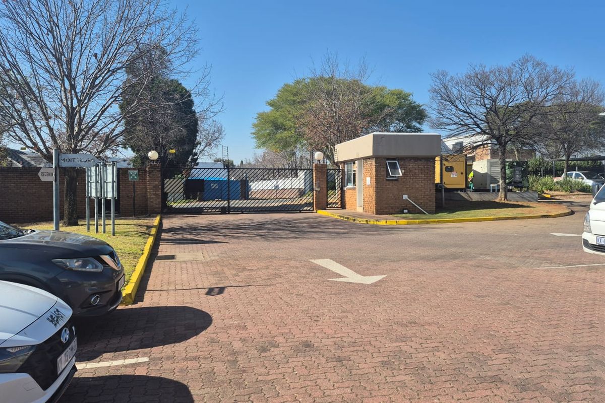 Stand-alone office & lab facility to rent, Midrand - Photo 4